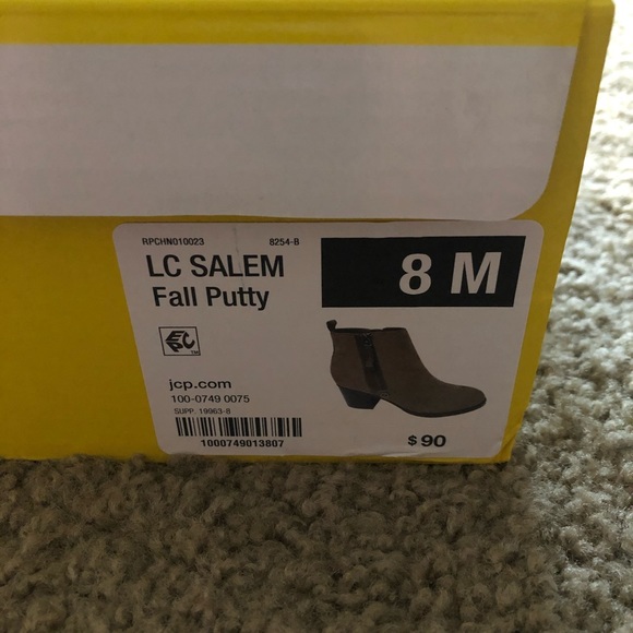 Liz Claiborne "Salem" block heel zip booties - Picture 2 of 4